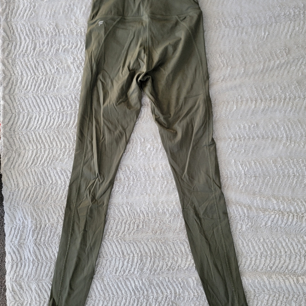 Fabletics high-waisted motion 365 leggings w/zipper. NWT Sz 5/6